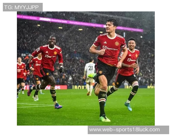 曼联全队提前抵达埃兰路球场备战客战利兹联赛事