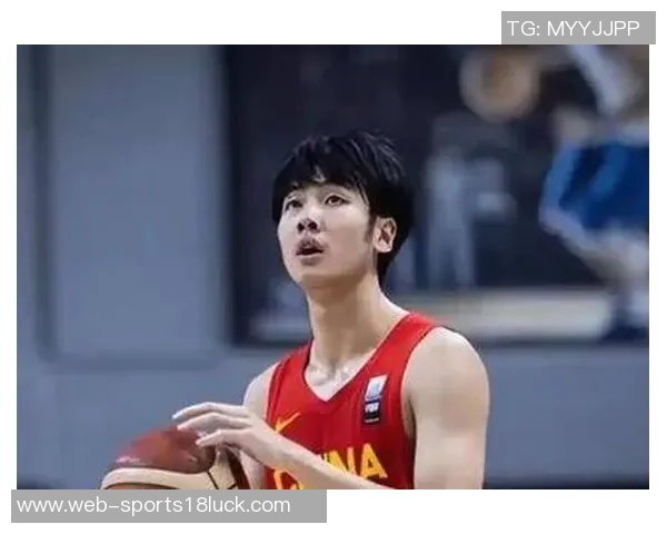 张博源获12个NCAAD1学校Offer今日访问伊利诺伊大学展现潜力与希望 张博源获12个NCAAD1学校Offer今日访问伊利诺伊大学展现潜力与希望