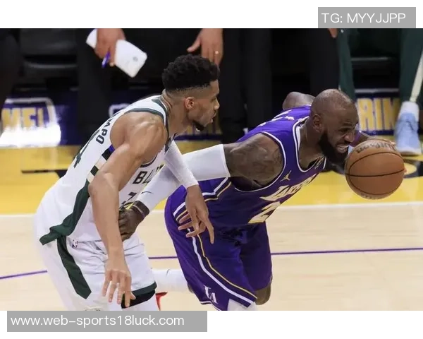 裁判报告揭示布克与詹姆斯接触细节影响比赛判罚的关键时刻